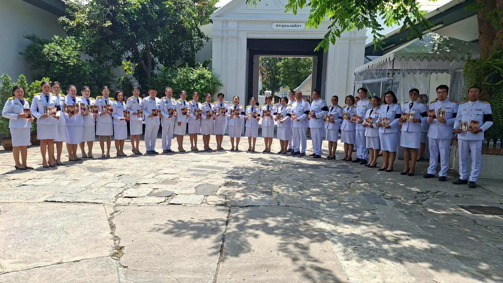 title - ปฏิรูปที่ดินจังหวัดเพชรบุรี พร้อมด้วย เจ้าหน้าที่ ส.ป.ก.เพชรบุรี ร่วมเป็นเจ้าภาพพระพิธีธรรมสวดพระอภิธรรมพระบรมศพสมเด็จพระนางเจ้าสิริกิติ์ พระบรมราชินีนาถ พระบรมราชชนนีพันปีหลวง และถวายสักการะพระศพ สมเด็จพระเจ้าลูกเธอ เจ้าฟ้าพัชรกิติยาภา